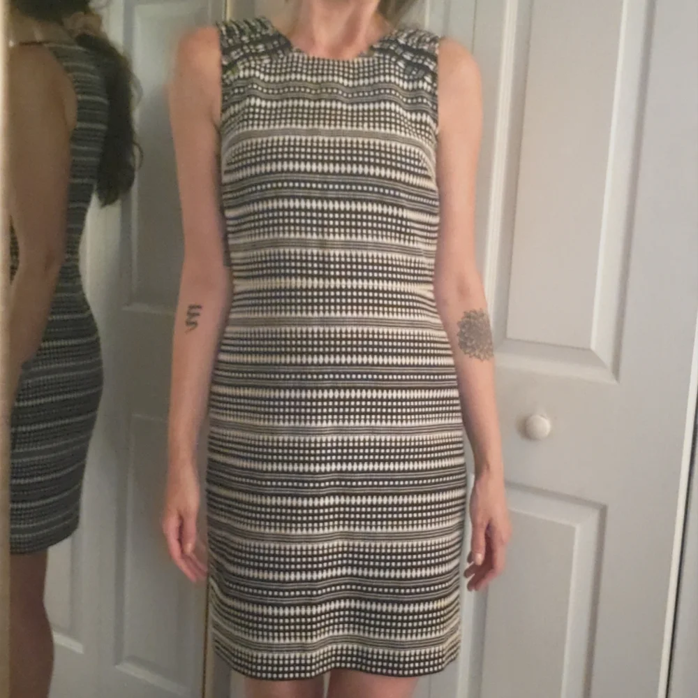Banana Republic Black & White sleeveless dress sz 6 - Picture 13 of 13